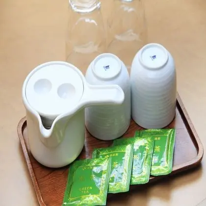 Üç Kişilik Oda, Sigara İçilmez