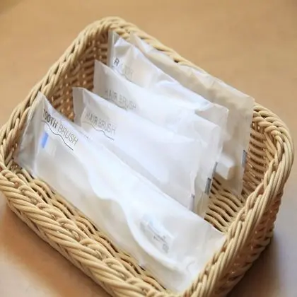 Üç Kişilik Oda, Sigara İçilmez