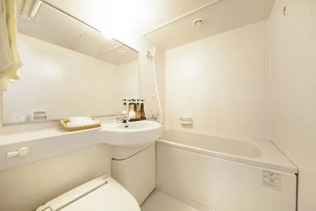 Üç Kişilik Oda, Sigara İçilmez