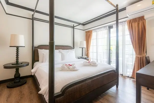 Deluxe Room with Pool View
