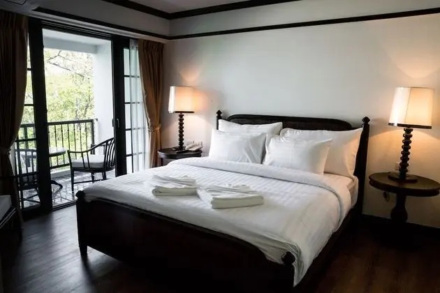 Deluxe Room with Pool View