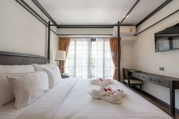Deluxe Room with Pool View