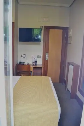 Büyük Yataklı Tek Kişilik Oda