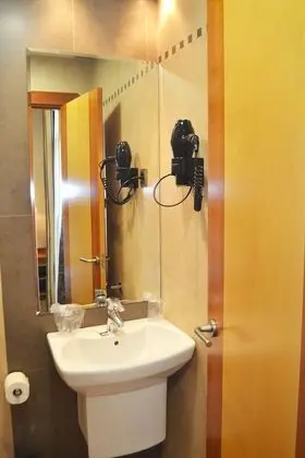 Büyük Yataklı Tek Kişilik Oda