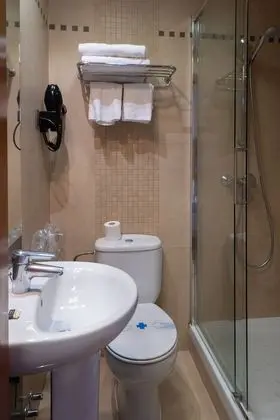 Büyük Yataklı Tek Kişilik Oda