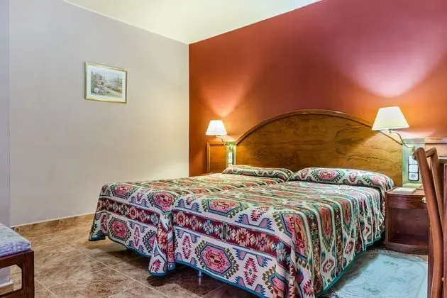 Büyük Yataklı Tek Kişilik Oda