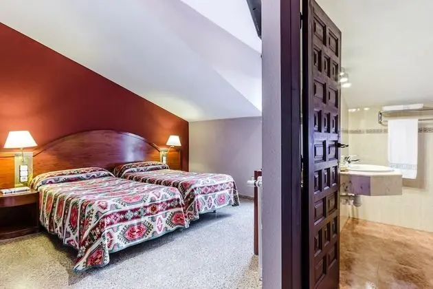 Büyük Yataklı Tek Kişilik Oda