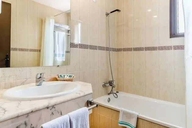 Büyük Yataklı Tek Kişilik Oda