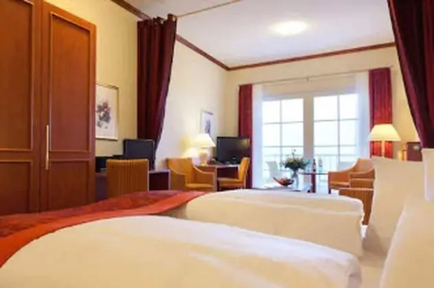 Üç Kişilik Oda, Kısmi Deniz Manzaralı