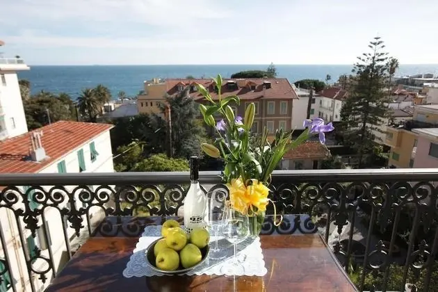 Tek Büyük veya İki Ayrı Yataklı Oda, Deniz Manzaralı
