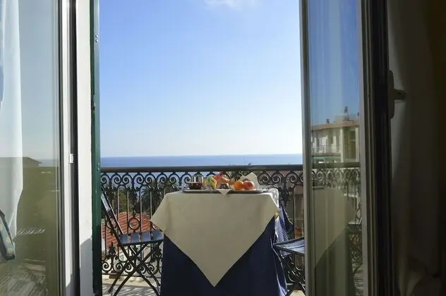 Tek Büyük veya İki Ayrı Yataklı Oda, Deniz Manzaralı