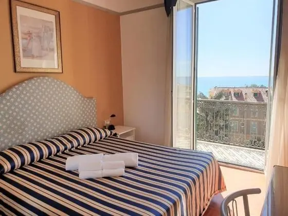 Tek Büyük veya İki Ayrı Yataklı Oda, Deniz Manzaralı