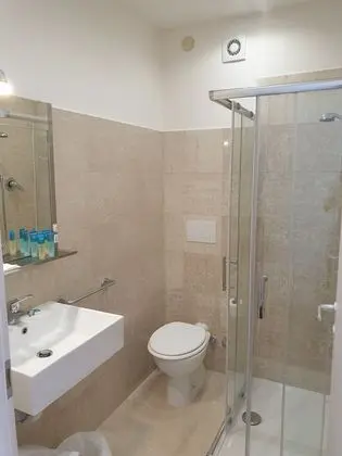 Tek Büyük veya İki Ayrı Yataklı Oda, Deniz Manzaralı