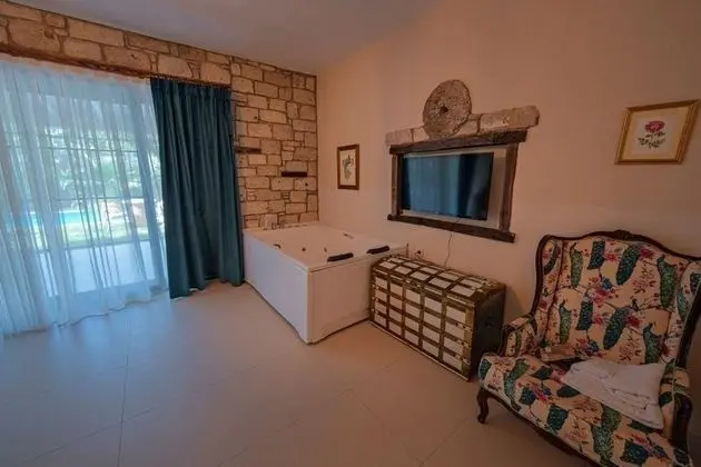 Teraslı Suit Oda, Havuz Manzaralı, Jakuzili