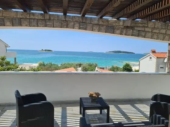 Ev (Villa More - 10m from sea - H(10))