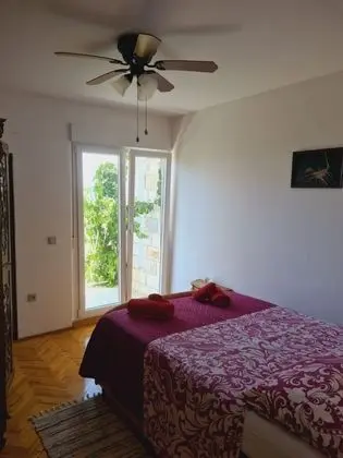 Ev (Villa More - 10m from sea - H(10))