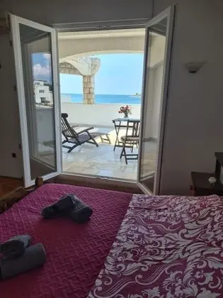 Ev (Villa More - 10m from sea - H(10))
