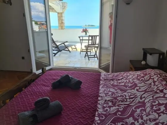 Ev (Villa More - 10m from sea - H(10))