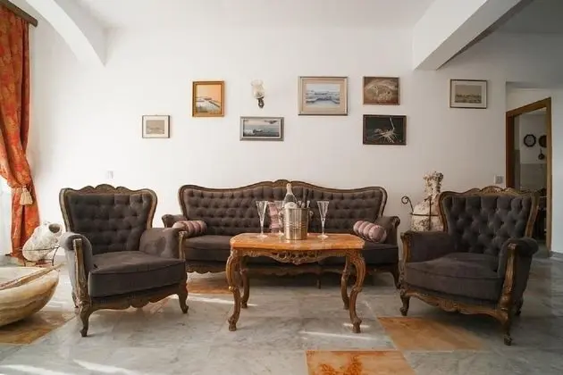 Ev (Villa More - 10m from sea - H(10))
