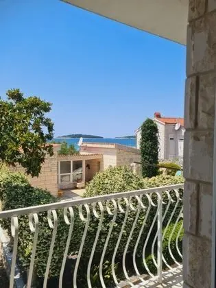 Ev (Villa More - 10m from sea - H(10))