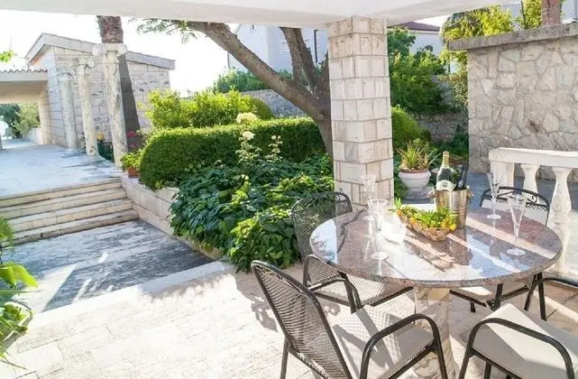 Ev (Villa More - 10m from sea - H(10))