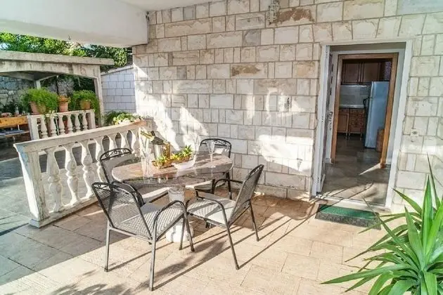 Ev (Villa More - 10m from sea - H(10))