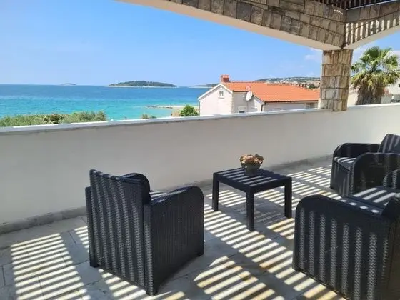Ev (Villa More - 10m from sea - H(10))