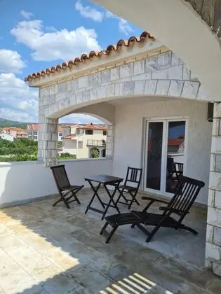 Ev (Villa More - 10m from sea - H(10))