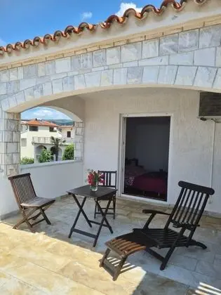 Ev (Villa More - 10m from sea - H(10))