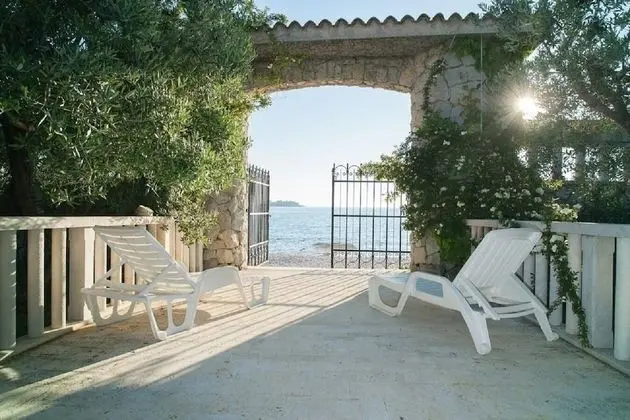 Ev (Villa More - 10m from sea - H(10))