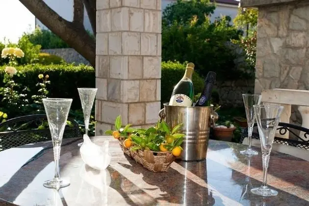Ev (Villa More - 10m from sea - H(10))