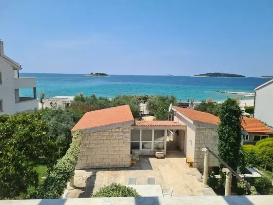 Ev (Villa More - 10m from sea - H(10))