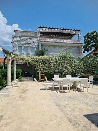 Ev (Villa More - 10m from sea - H(10))