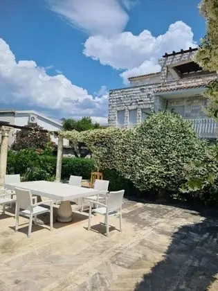 Ev (Villa More - 10m from sea - H(10))