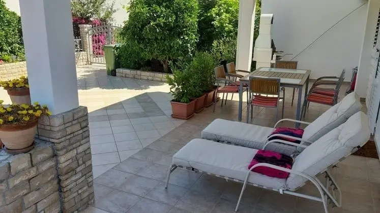 Ev (More - with large terrace - H(4+1))