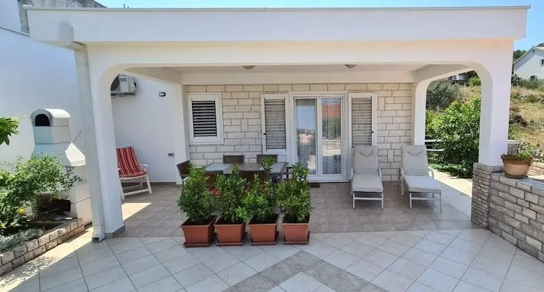 Ev (More - with large terrace - H(4+1))