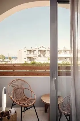 Junior Süit, Balkon