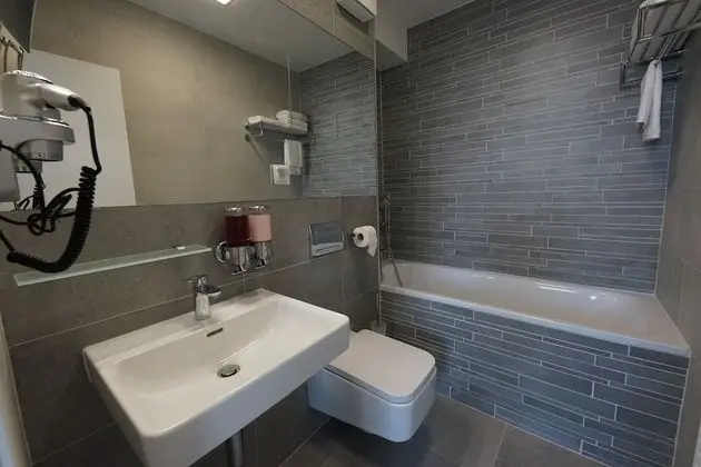 Standard Oda, 1 Büyük (Queen) Boy Yatak