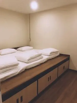 Economy Üç Kişilik Oda, Penceresiz