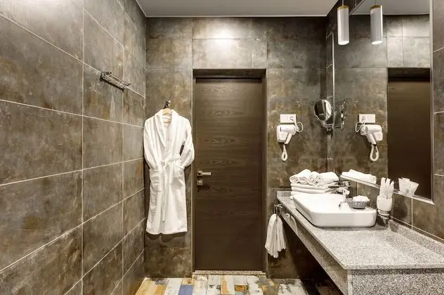 Luxury Oda