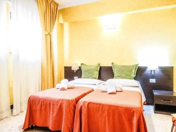 Tek Büyük veya İki Ayrı Yataklı Oda