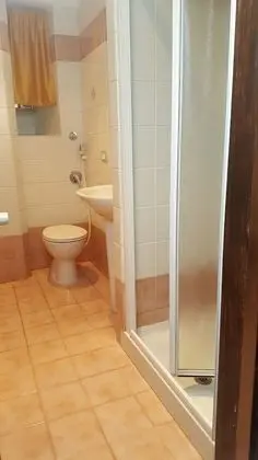 Standard Tek Büyük veya İki Ayrı Yataklı Oda, Birden Çok Yatak, Özel Banyo, Zemin Kat