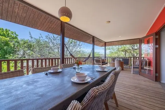 Villa (Azul)