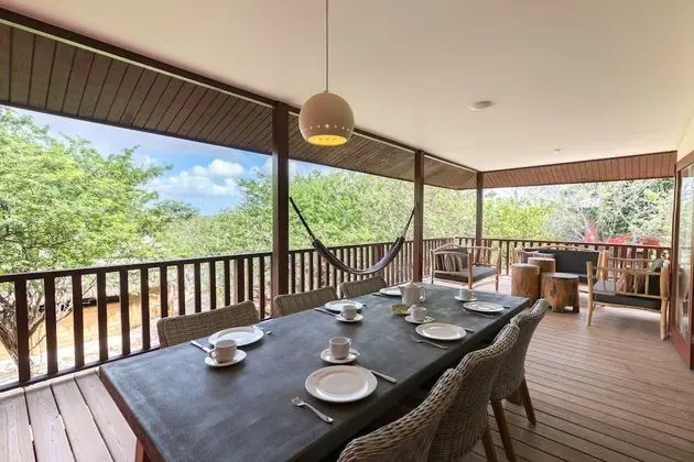 Villa (Azul)
