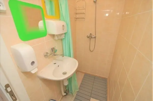 Basic İki Ayrı Yataklı Oda, Ortak Banyo
