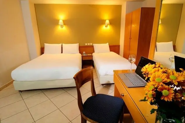 Üç Kişilik Oda, Balkon, Şehir Manzaralı