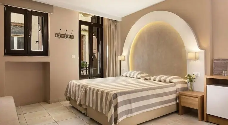 Tek Büyük veya İki Ayrı Yataklı Oda, Balkon