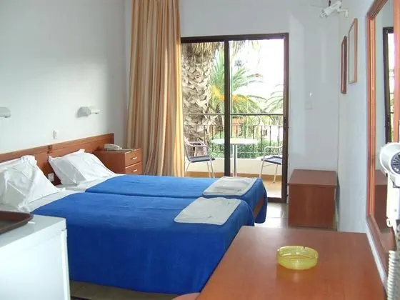 1 Çift Kişilik Veya 2 Tek Kişilik Yatak Land View