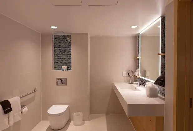 Accessible King Guestroom