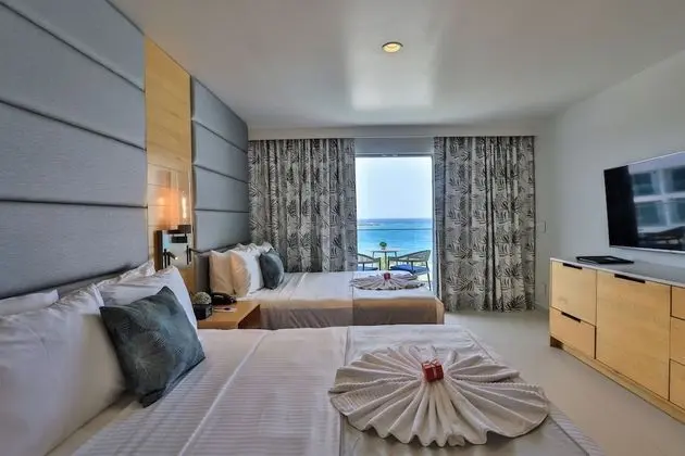 Queen Double Oceanview Guestroom